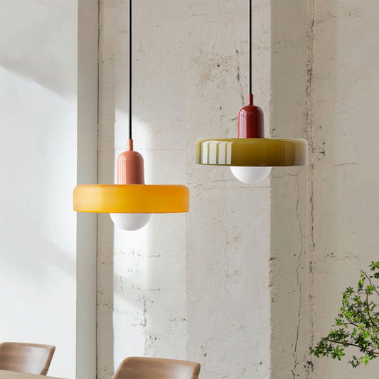 Emi and June | Bauhaus-Pendelleuchte aus farbigem Glas