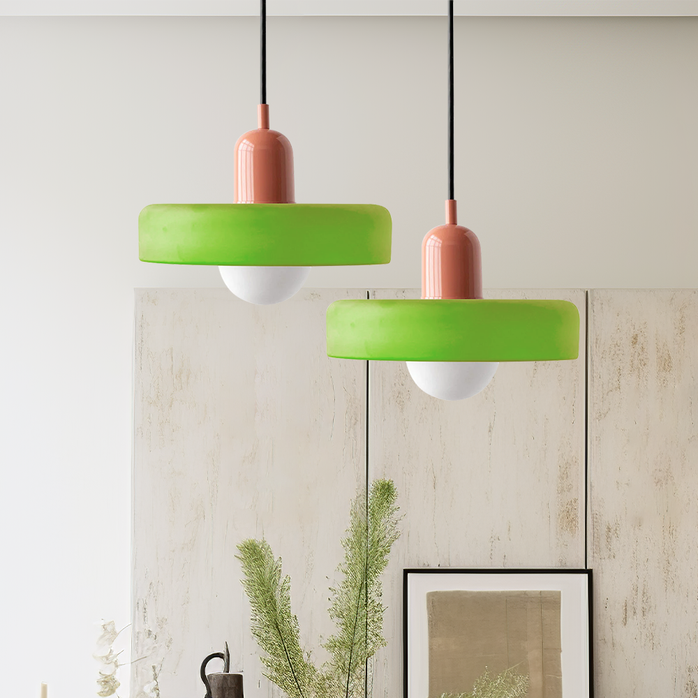 Emi and June | Bauhaus-Pendelleuchte aus farbigem Glas