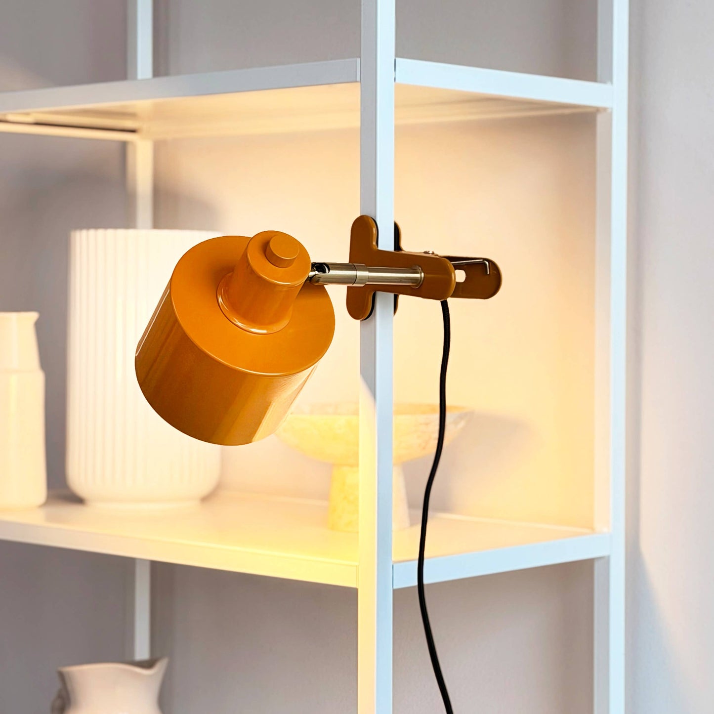 Emi and June | Ozean Clip Lampe orange