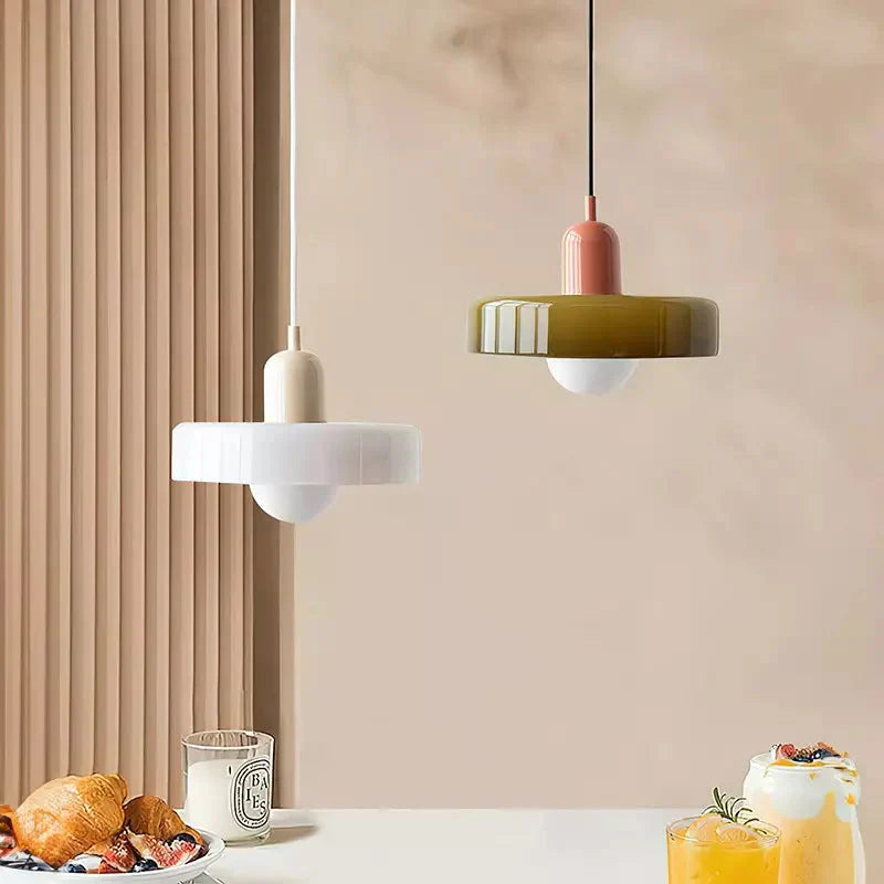 Emi and June | Bauhaus-Pendelleuchte aus farbigem Glas