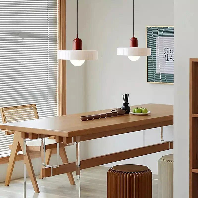 Emi and June | Bauhaus-Pendelleuchte aus farbigem Glas