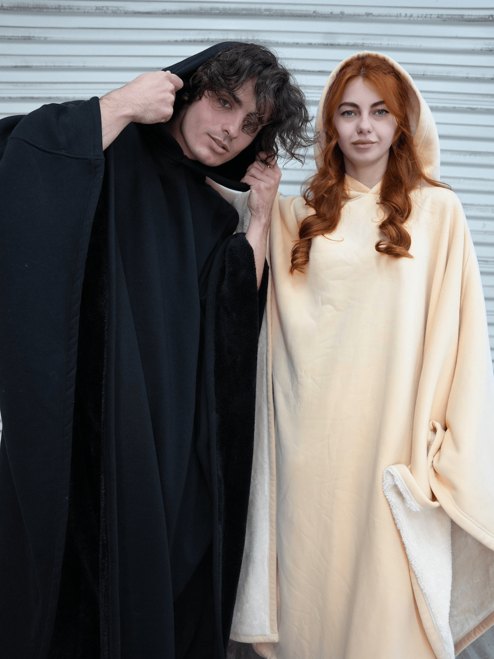 Emi and June | Beruhigender Kapuzenpulli (beschwert)