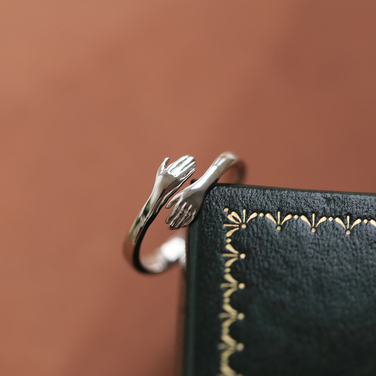 Emi and June | Sterling Silber Hug Ring