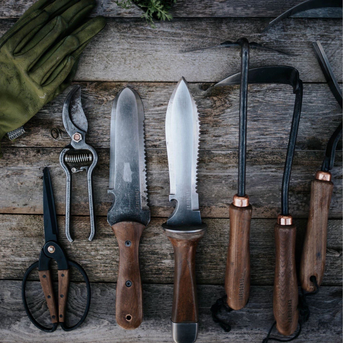 Emi and June | Hori Hori Ultimate – Das All-in-One-Werkzeug für Garten & Outdoor