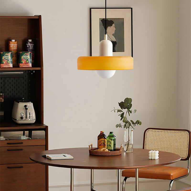 Emi and June | Bauhaus-Pendelleuchte aus farbigem Glas