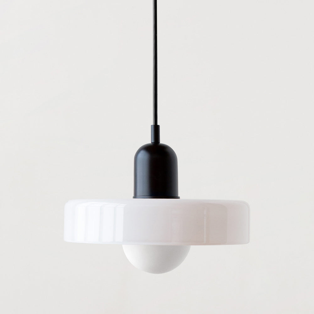 Emi and June | Bauhaus-Pendelleuchte aus farbigem Glas