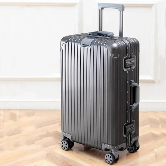 Emi and June | Aluminium-Magnesium-Hartschalenkoffer – Tirana