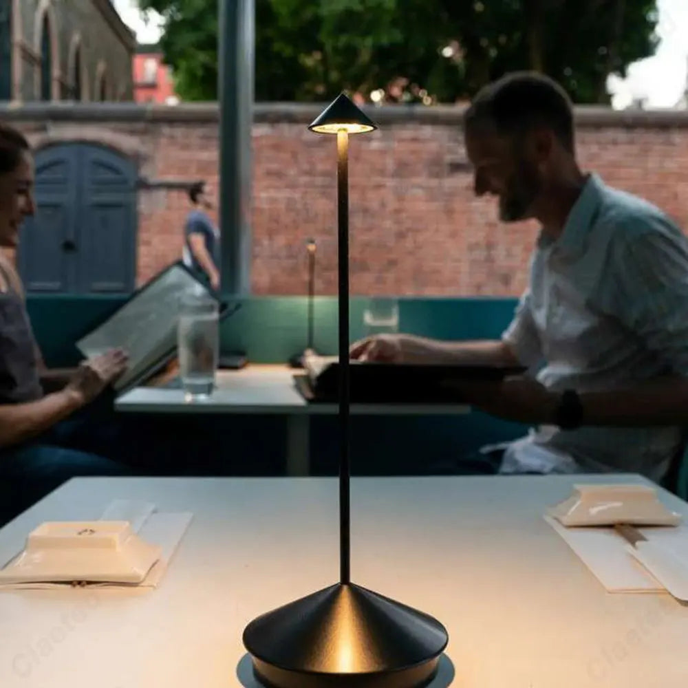 Emi and June | Tischlampe | LED Kabellos, wiederaufladbar, dimmbar, wasserdicht, vielseitig