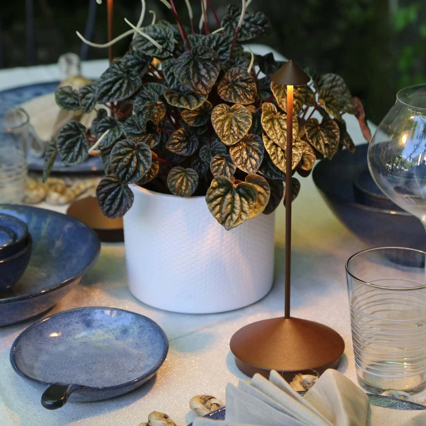 Emi and June | Tischlampe | LED Kabellos, wiederaufladbar, dimmbar, wasserdicht, vielseitig