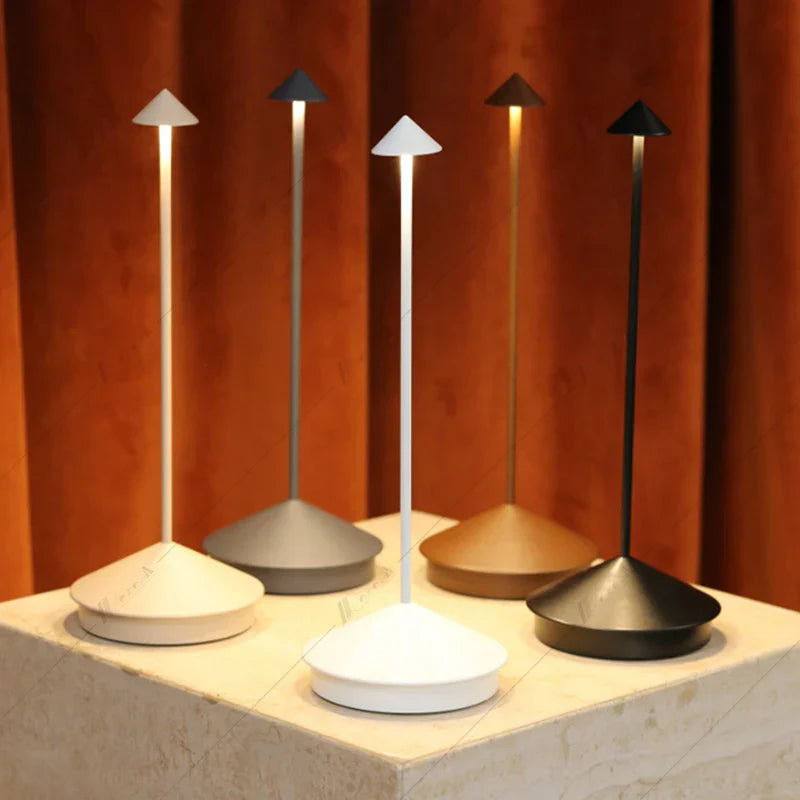 Emi and June | Tischlampe | LED Kabellos, wiederaufladbar, dimmbar, wasserdicht, vielseitig