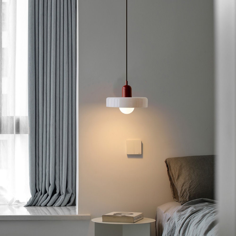 Emi and June | Bauhaus-Pendelleuchte aus farbigem Glas